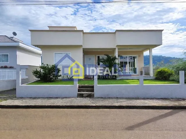 Casa 3 quartos e 2 banheiros, à venda, no bairro Arvoredo em Concórdia
