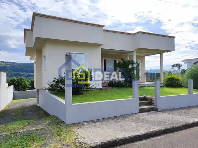 Casa 3 quartos e 2 banheiros, à venda, no bairro Arvoredo em Concórdia