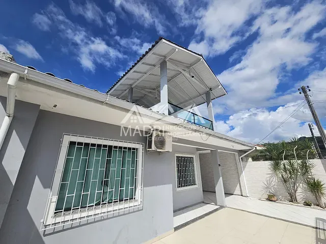 Casa com 200m² 3 quartos e 2 banheiros, à venda ou para alugar, no bairro São Sebastião em Palhoça