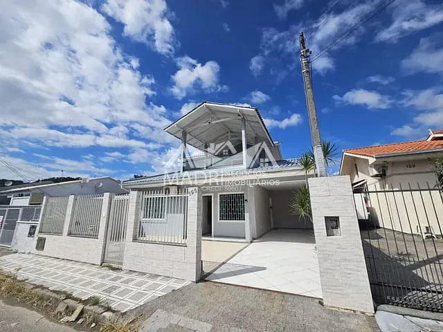 Casa com 200m² 3 quartos e 2 banheiros, à venda ou para alugar, no bairro São Sebastião em Palhoça