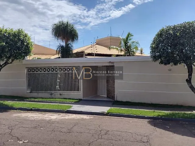Casa com 356m² 3 quartos e 3 banheiros, à venda, no bairro Residencial Abussafe em Londrina