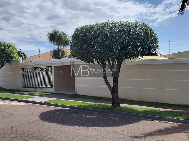 Casa com 356m² 3 quartos e 3 banheiros, à venda, no bairro Residencial Abussafe em Londrina