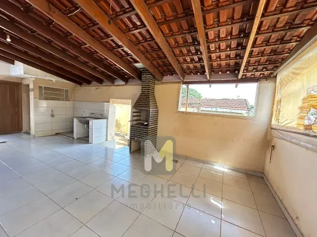 Casa com 261m² 3 quartos e 1 banheiro, à venda, no bairro Centro em Serrana