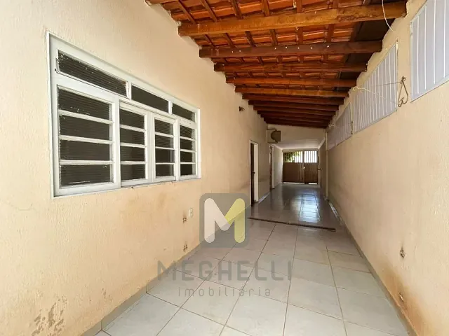 Casa com 261m² 3 quartos e 1 banheiro, à venda, no bairro Centro em Serrana