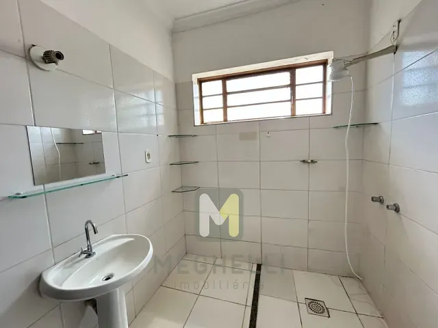 Casa com 261m² 3 quartos e 1 banheiro, à venda, no bairro Centro em Serrana