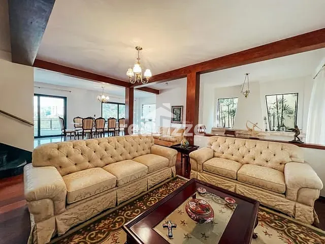 Casa com 483m² 4 quartos e 6 banheiros, à venda, no bairro Centro em Serra Negra
