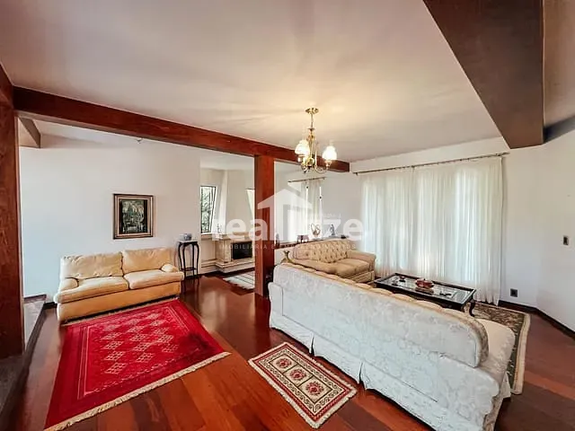 Casa com 483m² 4 quartos e 6 banheiros, à venda, no bairro Centro em Serra Negra
