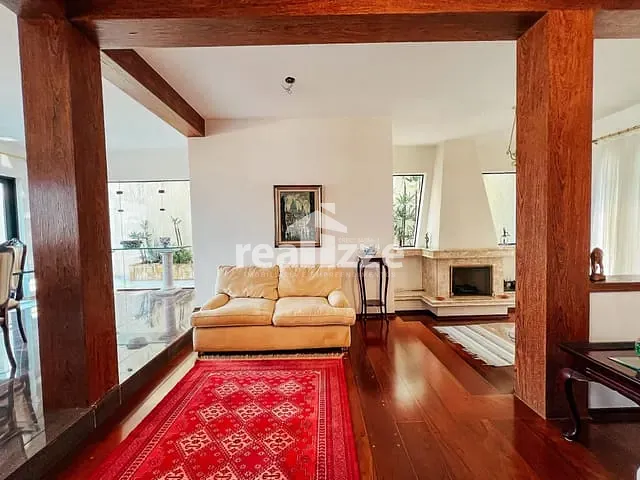 Casa com 483m² 4 quartos e 6 banheiros, à venda, no bairro Centro em Serra Negra
