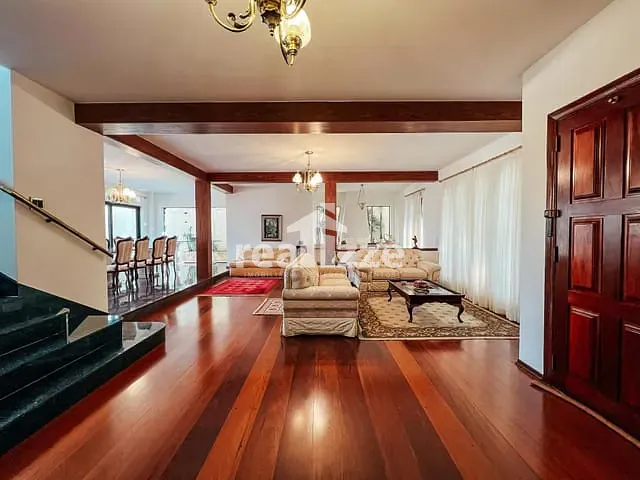 Casa com 483m² 4 quartos e 6 banheiros, à venda, no bairro Centro em Serra Negra