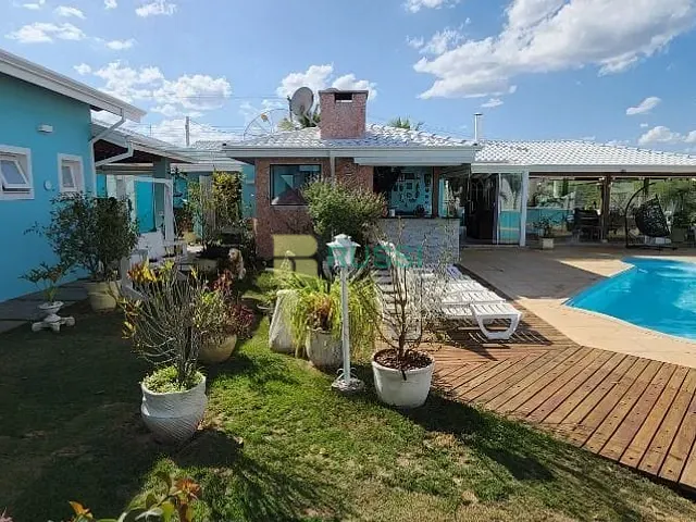 Casa com 697m² 4 quartos e 6 banheiros, à venda, no bairro Centro em Igaratá