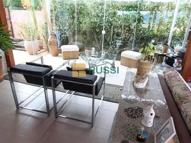Casa com 697m² 4 quartos e 6 banheiros, à venda, no bairro Centro em Igaratá