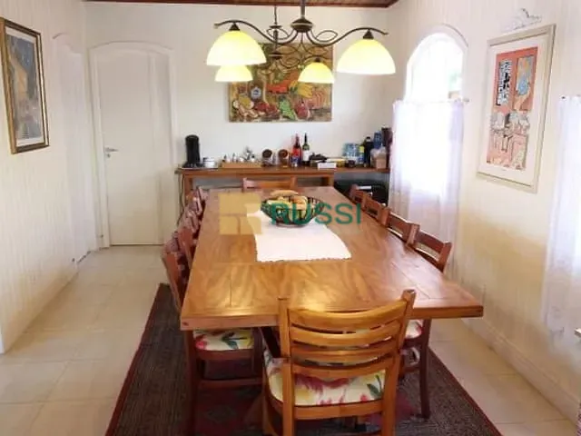 Casa com 697m² 4 quartos e 6 banheiros, à venda, no bairro Centro em Igaratá