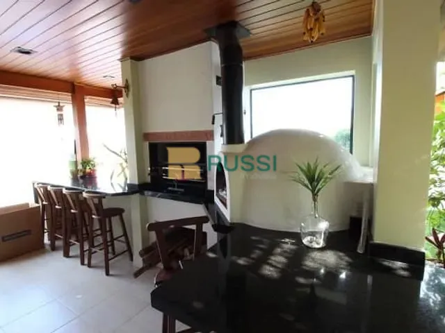 Casa com 697m² 4 quartos e 6 banheiros, à venda, no bairro Centro em Igaratá