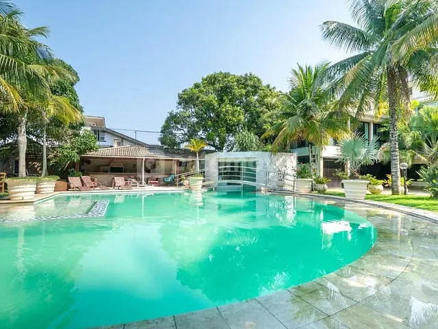 Casa com 2000m² 6 quartos e 2 banheiros, à venda, no bairro Barra da Tijuca em Rio de Janeiro