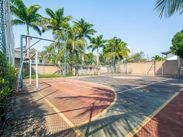 Casa com 2000m² 6 quartos e 2 banheiros, à venda, no bairro Barra da Tijuca em Rio de Janeiro