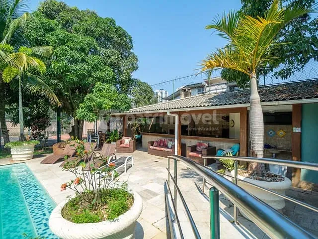 Casa com 2000m² 6 quartos e 2 banheiros, à venda, no bairro Barra da Tijuca em Rio de Janeiro