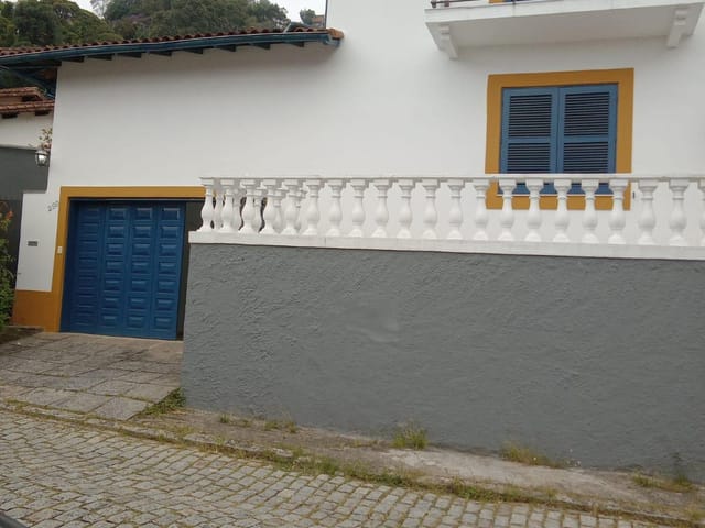 Casa com 400m² 4 quartos e 1 banheiro, à venda, no bairro Valparaíso em Petrópolis