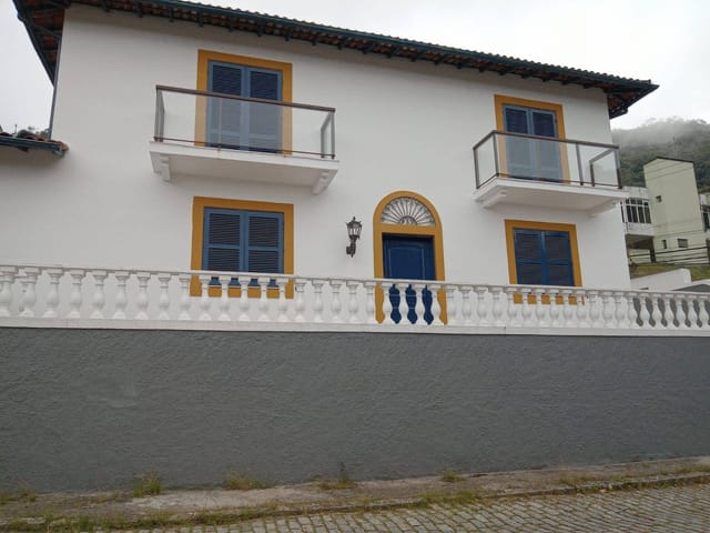 Casa com 400m² 4 quartos e 1 banheiro, à venda, no bairro Valparaíso em Petrópolis