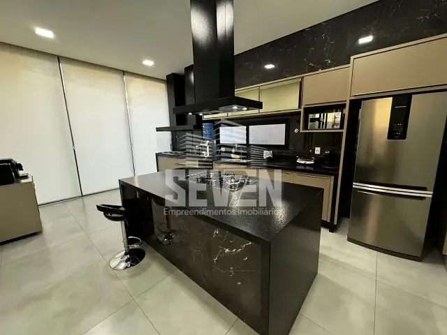 Casa com 360m² 4 quartos e 5 banheiros, à venda, no bairro Vila Santista em Bauru