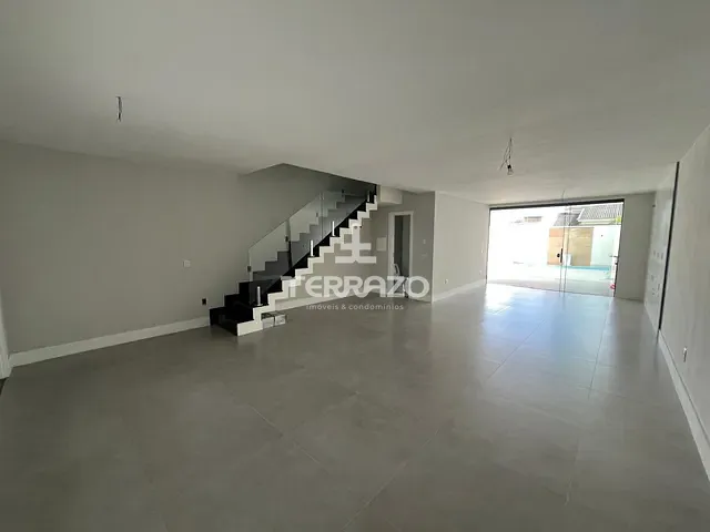 Casa com 180m² 3 quartos e 4 banheiros, à venda, no bairro Jardim Belvedere/Mata Atlântica em Volta Redonda
