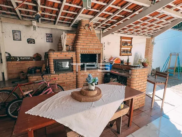 Casa com 350m² 4 quartos e 2 banheiros, à venda, no bairro Vila Santa Rita em Guaratinguetá