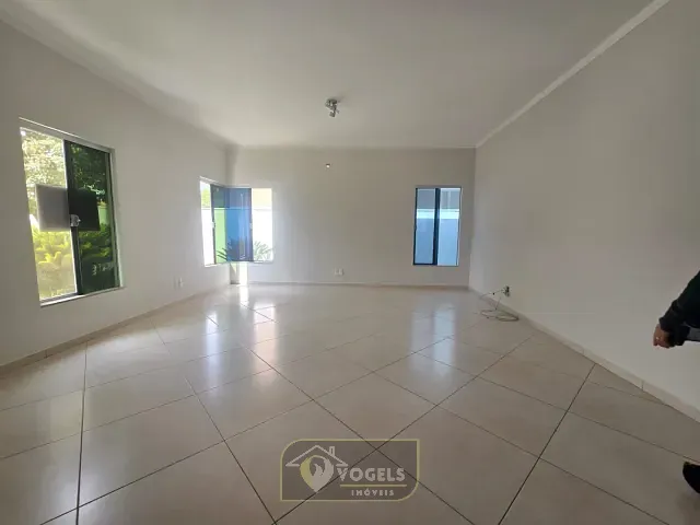 Casa 3 quartos e 5 banheiros, à venda, no bairro Parque Residencial Nova Holanda em Holambra