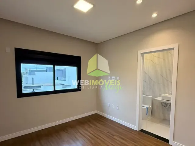 Casa com 295m² 3 quartos e 5 banheiros, à venda, no bairro Cézar de Souza em Mogi das Cruzes