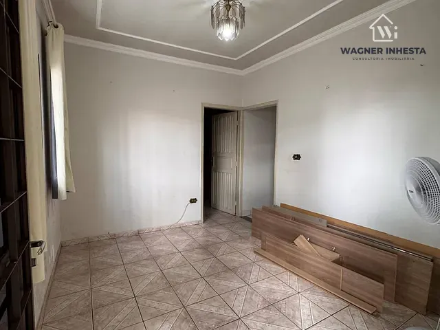 Casa com 360m² 3 quartos e 2 banheiros, à venda, no bairro Parque Avenida em Maringá
