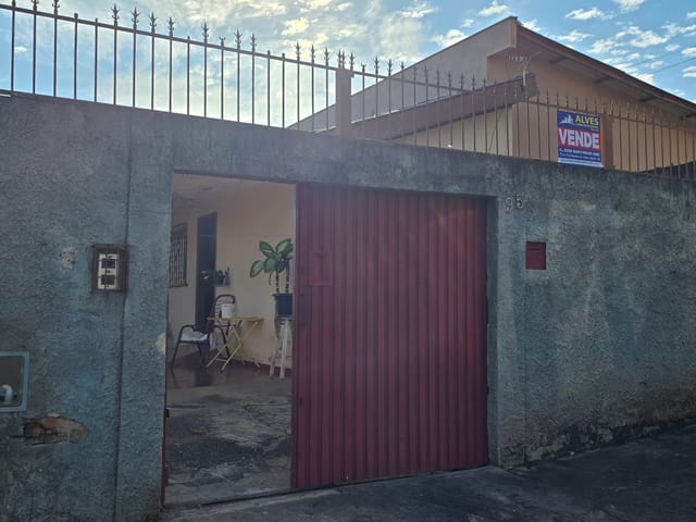 Casa com 382m² 2 quartos e 1 banheiro, à venda, no bairro CEMTRO em Ibiporã
