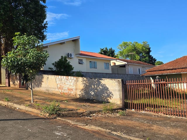 Casa com 382m² 2 quartos e 1 banheiro, à venda, no bairro CEMTRO em Ibiporã