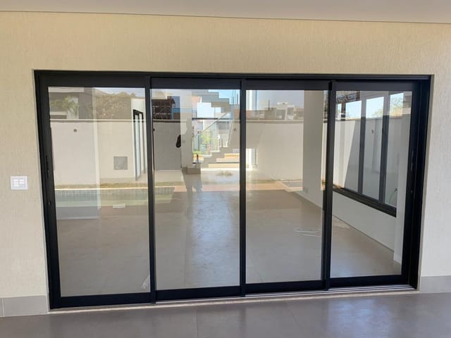 Casa com 312m² 3 quartos e 5 banheiros, à venda, no bairro Jardim Cristal em Aparecida De Goiânia