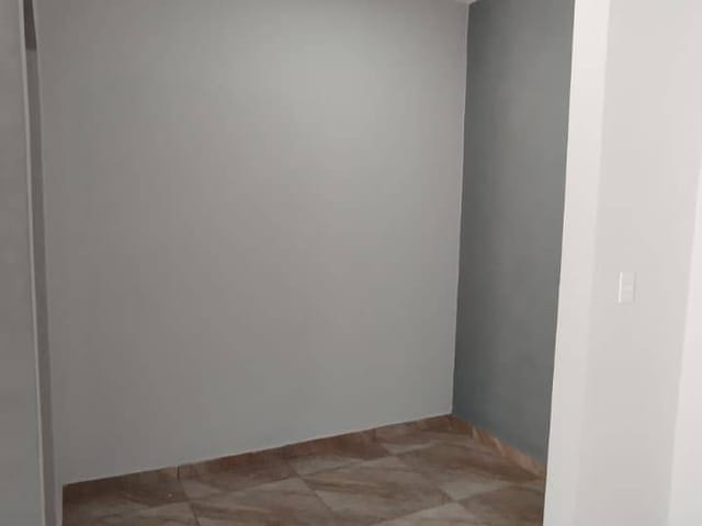 Casa 1 quarto e 2 banheiros, para alugar, no bairro Jardim Rina em Santo André
