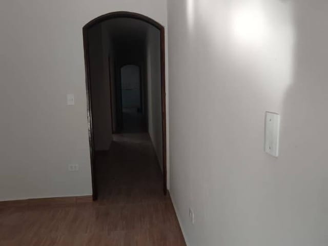 Casa 1 quarto e 2 banheiros, para alugar, no bairro Jardim Rina em Santo André
