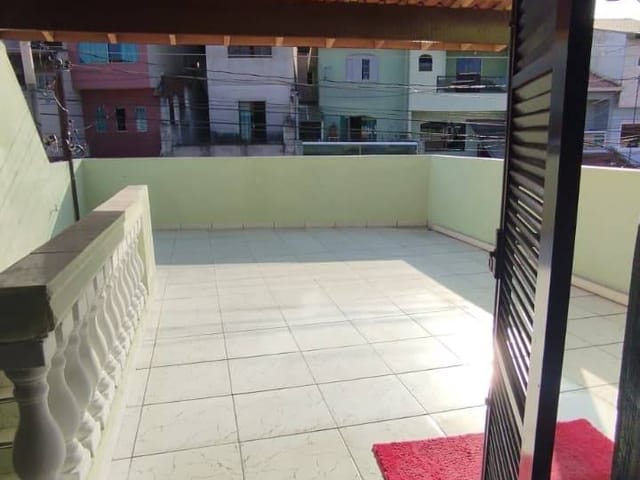 Casa 1 quarto e 2 banheiros, para alugar, no bairro Jardim Rina em Santo André
