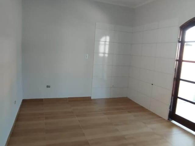 Casa 1 quarto e 2 banheiros, para alugar, no bairro Jardim Rina em Santo André