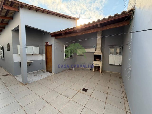 Casa 2 quartos e 2 banheiros, à venda ou para alugar, no bairro Popular nova em Corumbá