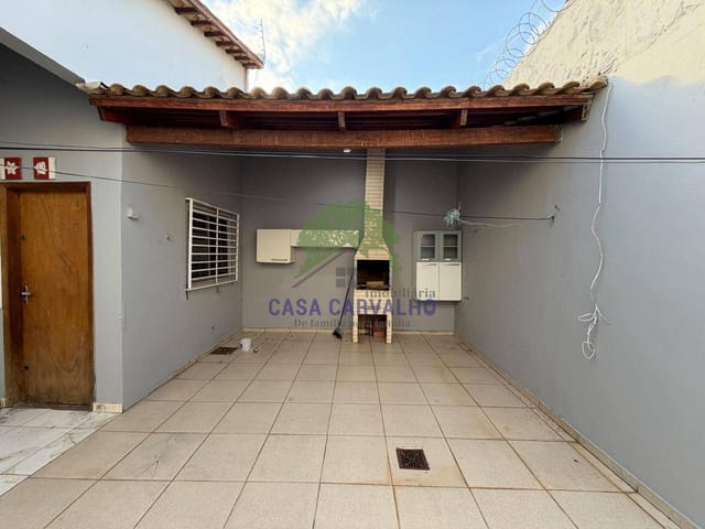 Casa 2 quartos e 2 banheiros, à venda ou para alugar, no bairro Popular nova em Corumbá