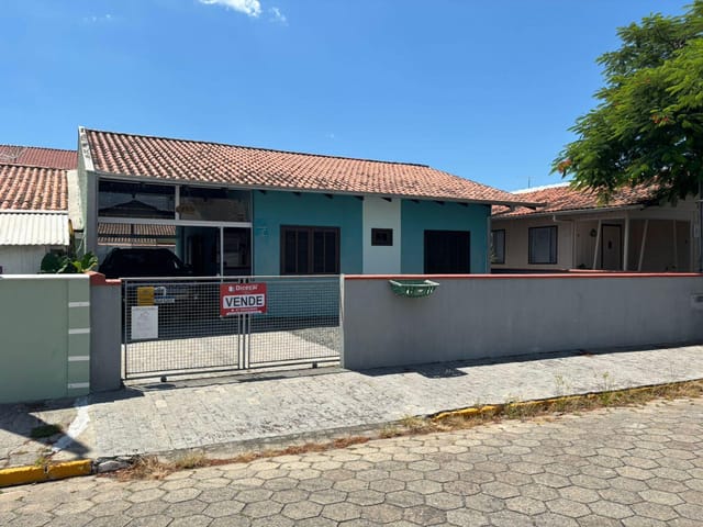 Casa 2 quartos e 2 banheiros, à venda, no bairro Centro em Penha