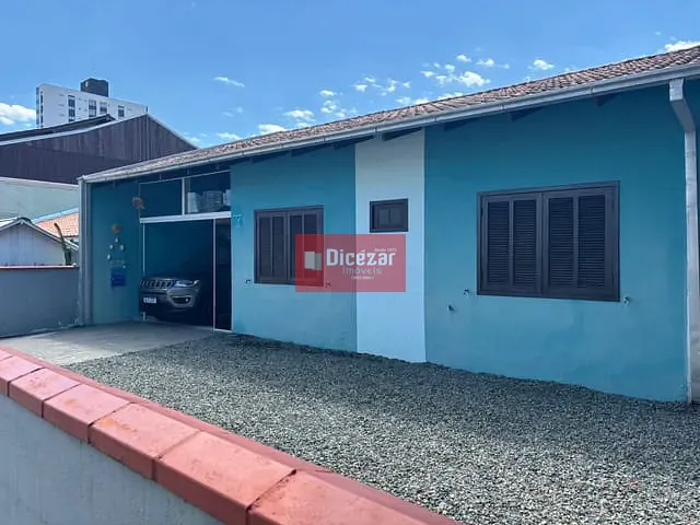 Casa 2 quartos e 2 banheiros, à venda, no bairro Centro em Penha