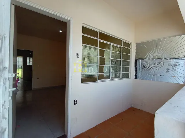 Casa 2 quartos e 1 banheiro, para alugar, no bairro Vila Alcalá em Porto Feliz