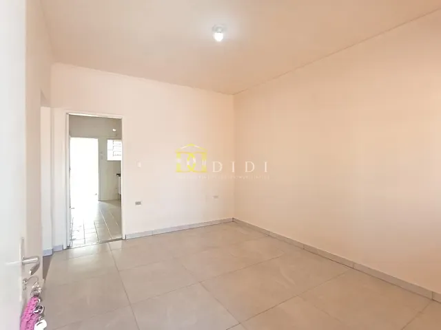 Casa 2 quartos e 1 banheiro, para alugar, no bairro Vila Alcalá em Porto Feliz
