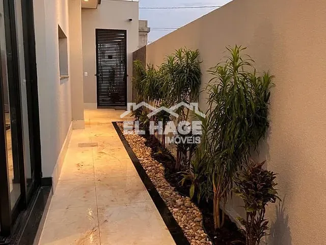 Casa com 322m² 4 quartos e 4 banheiros, à venda, no bairro Parque Universitário em Cuiabá