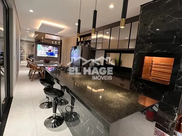 Casa com 322m² 4 quartos e 4 banheiros, à venda, no bairro Parque Universitário em Cuiabá