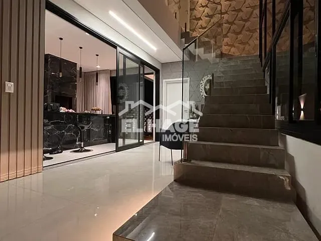 Casa com 322m² 4 quartos e 4 banheiros, à venda, no bairro Parque Universitário em Cuiabá