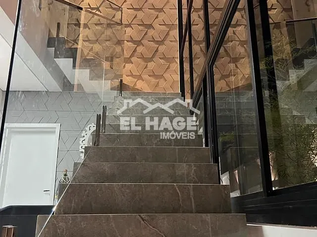 Casa com 322m² 4 quartos e 4 banheiros, à venda, no bairro Parque Universitário em Cuiabá