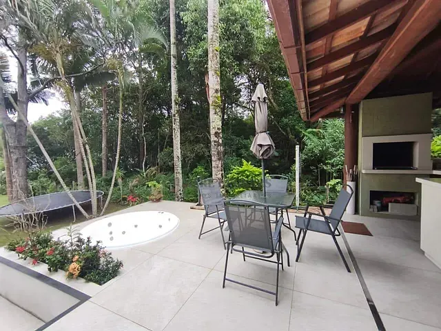 Casa 4 quartos e 4 banheiros, à venda, no bairro Barra da Lagoa em Florianópolis