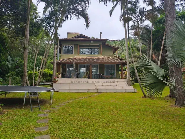 Casa 4 quartos e 4 banheiros, à venda, no bairro Barra da Lagoa em Florianópolis