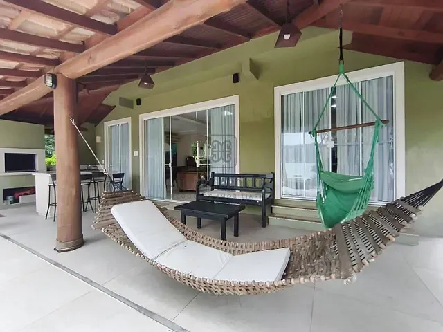 Casa 4 quartos e 4 banheiros, à venda, no bairro Barra da Lagoa em Florianópolis
