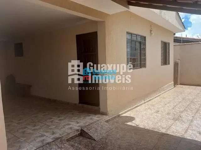Casa com 208m², à venda, no bairro Parque dos Municípios I em Guaxupé