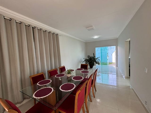 Casa 4 quartos e 2 banheiros, à venda, no bairro Chácara Planalto em Contagem